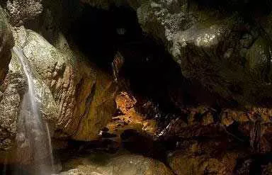 Caving in Lamsial