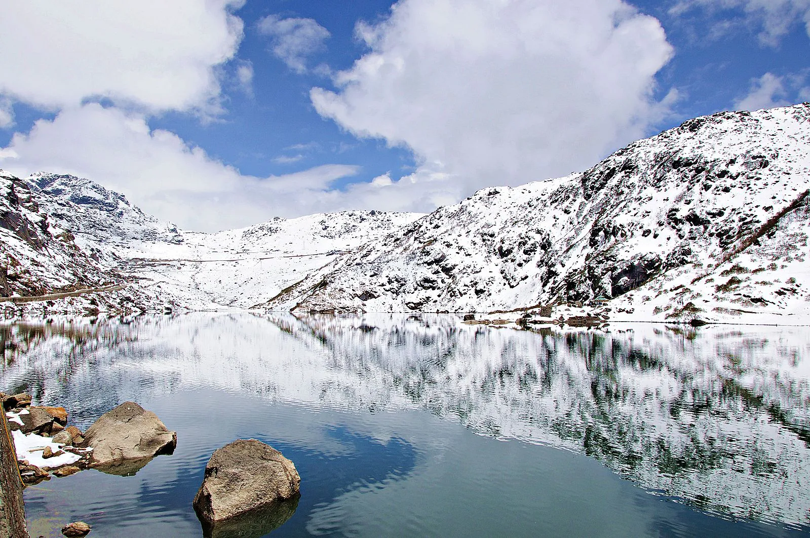 Tsongmo Lake water banner.jpg