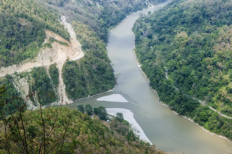 Catch the beautiful sight of Teesta river and Rangit river from Peshok view point