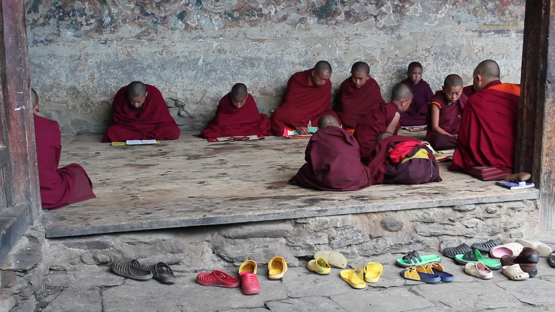 Kuezang Chholing Shedra, Phobjikha Valley